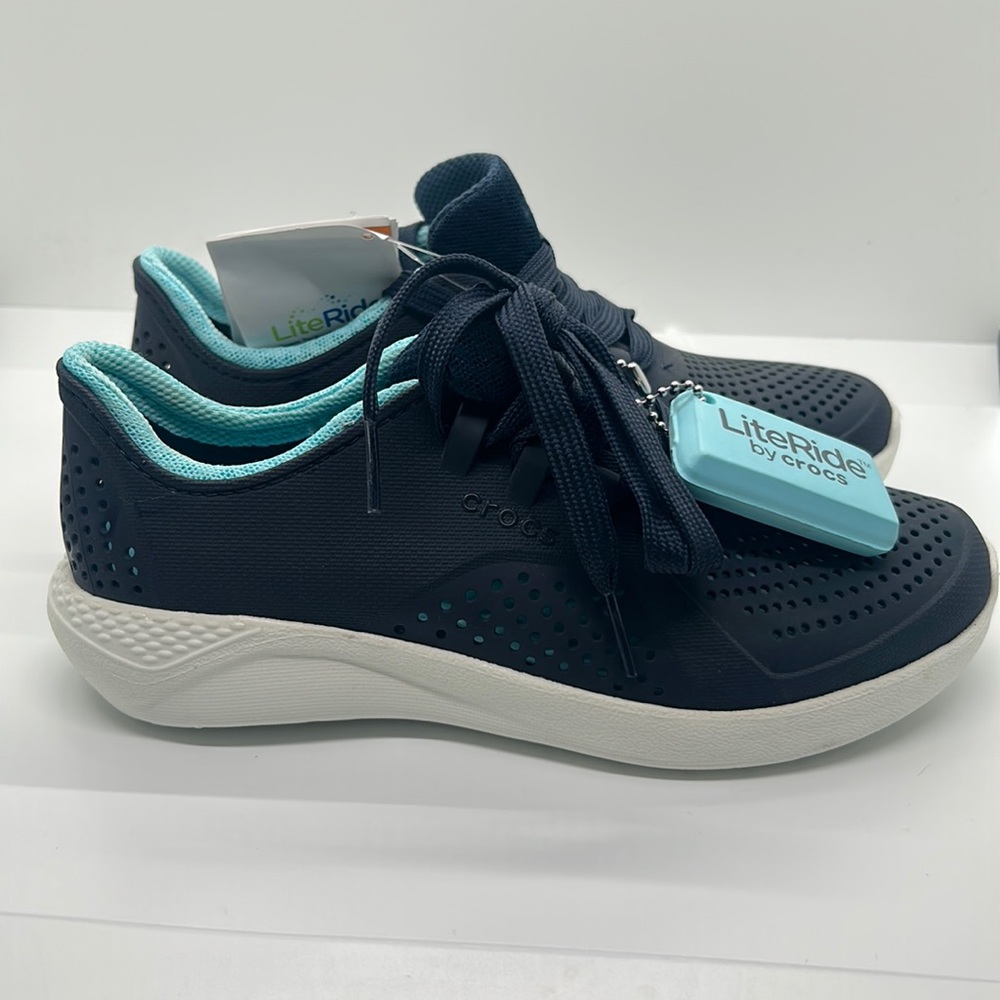 Crocs Women's Size 5 New LiteRide